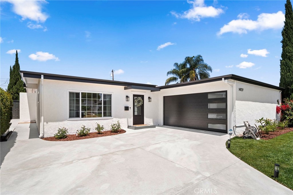14727 Costa Mesa