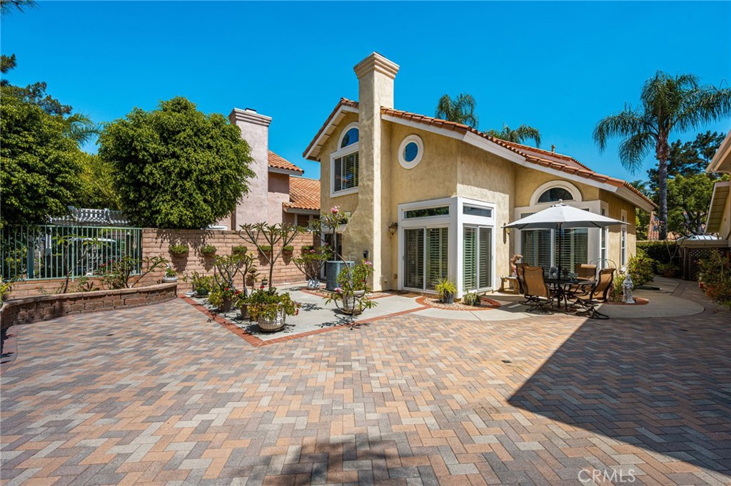 860 E Chisholm Court