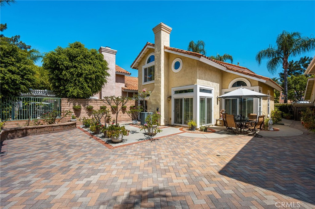 860 E Chisholm Court