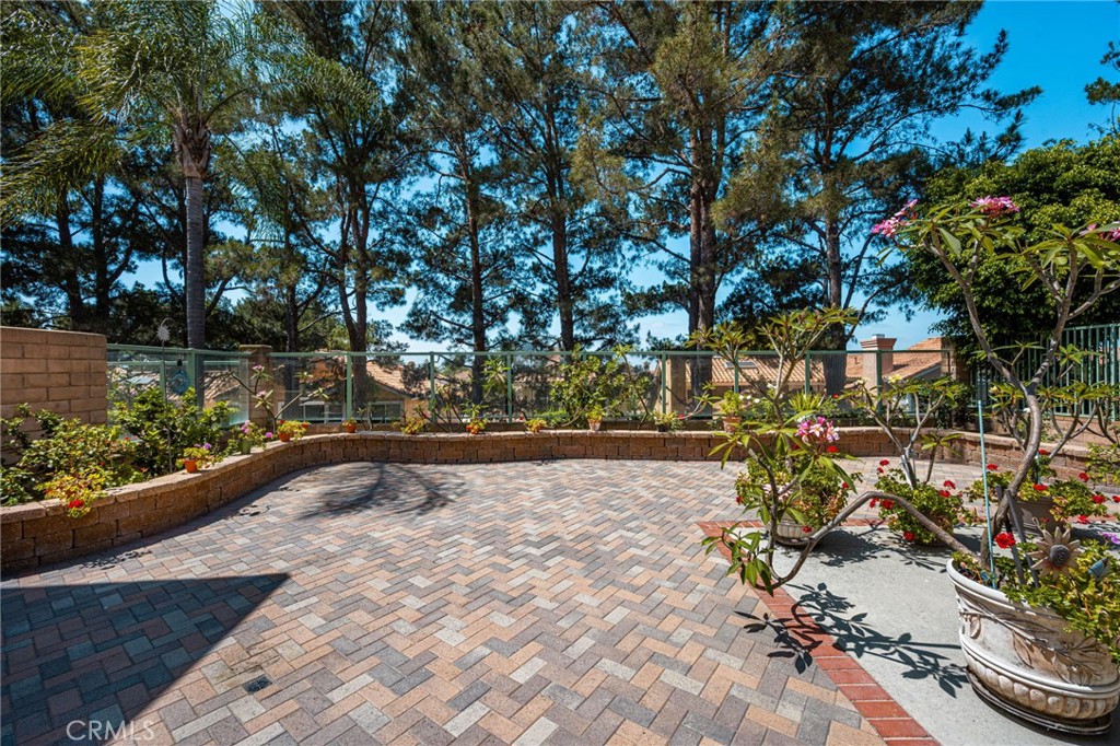 860 E Chisholm Court