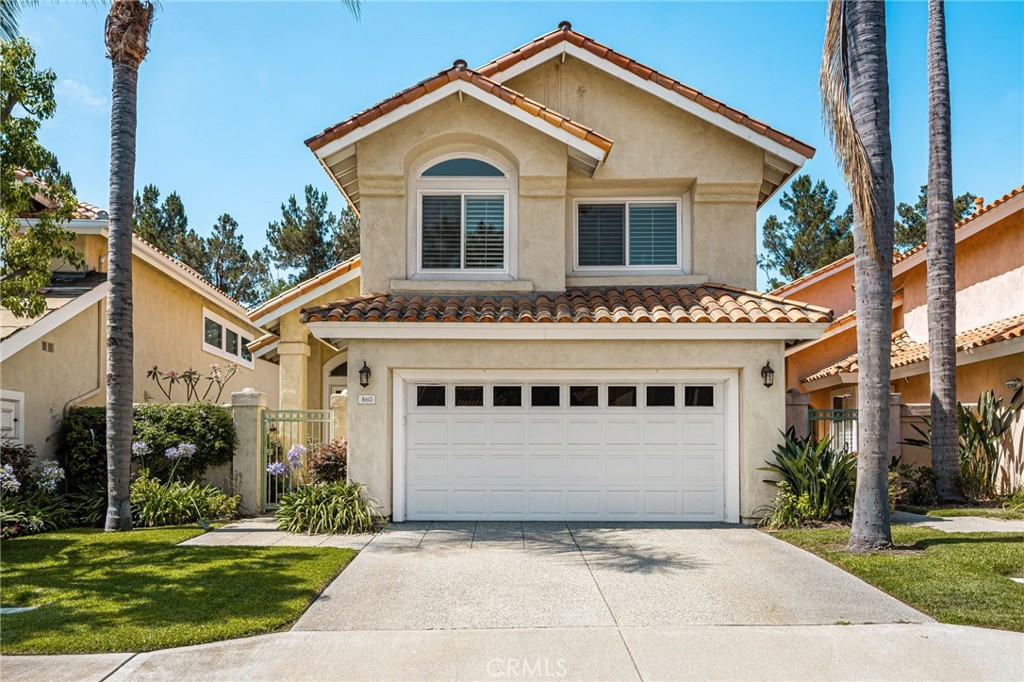 860 E Chisholm Court