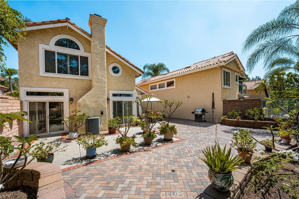 860 E Chisholm Court