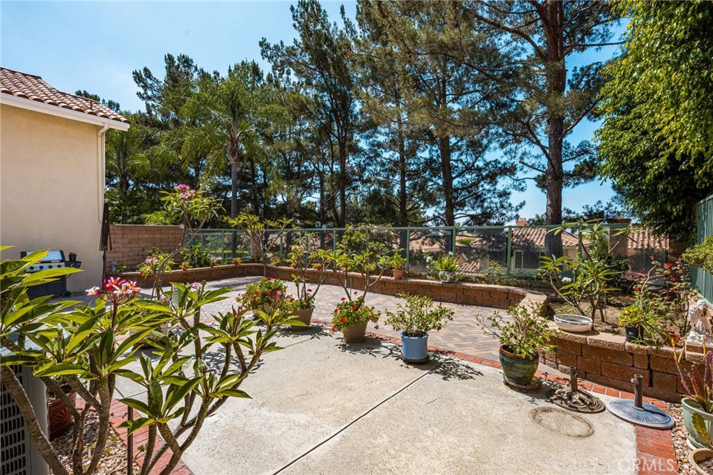 860 E Chisholm Court