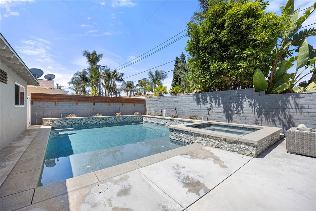 1260 N Sacramento