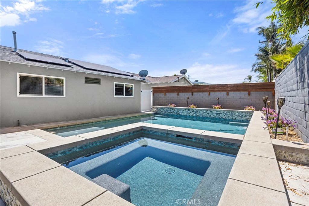 1260 N Sacramento