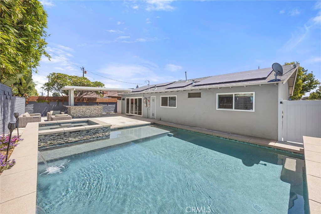 1260 N Sacramento
