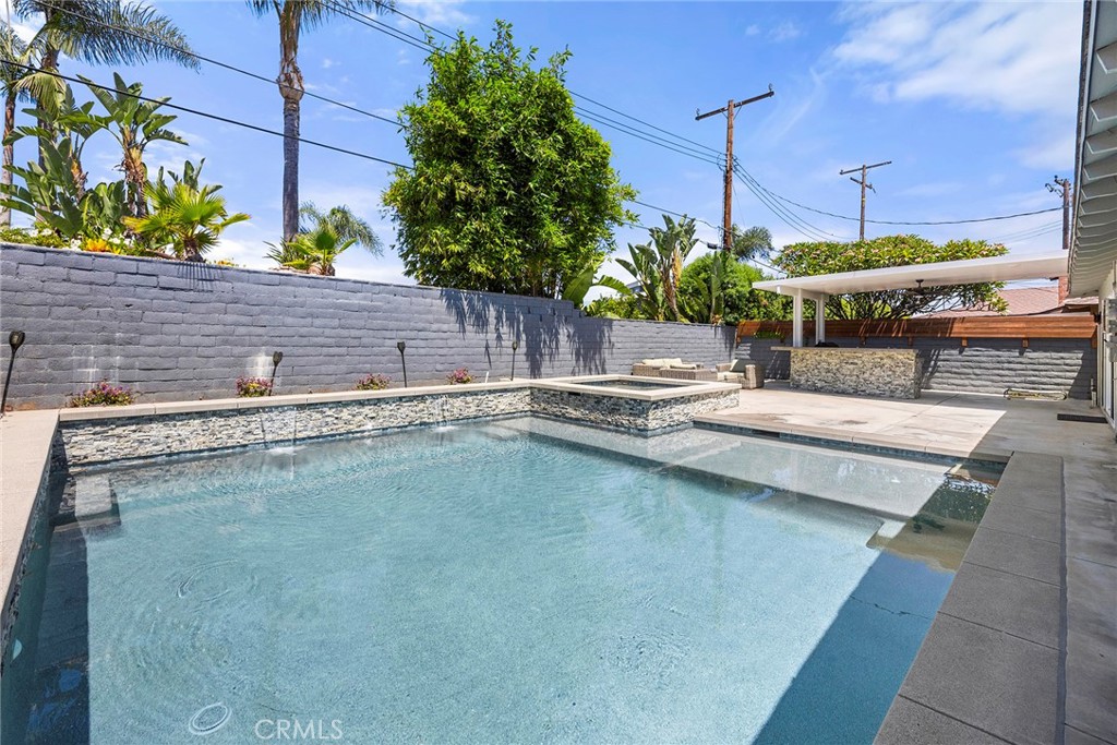 1260 N Sacramento