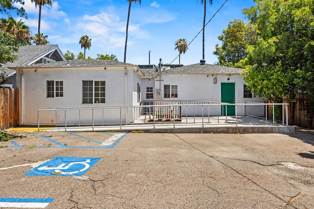 607 N Anaheim Boulevard