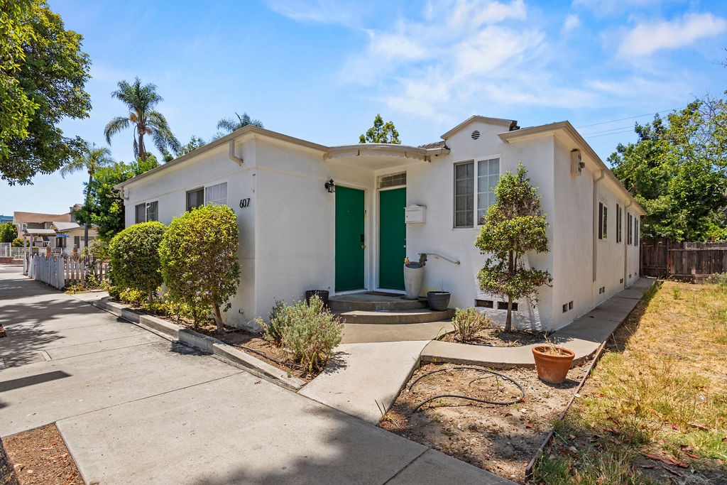 607 N Anaheim Boulevard