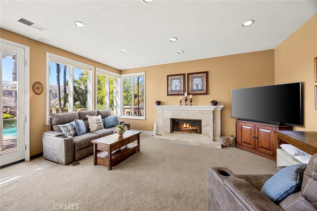 4890 Green Crest