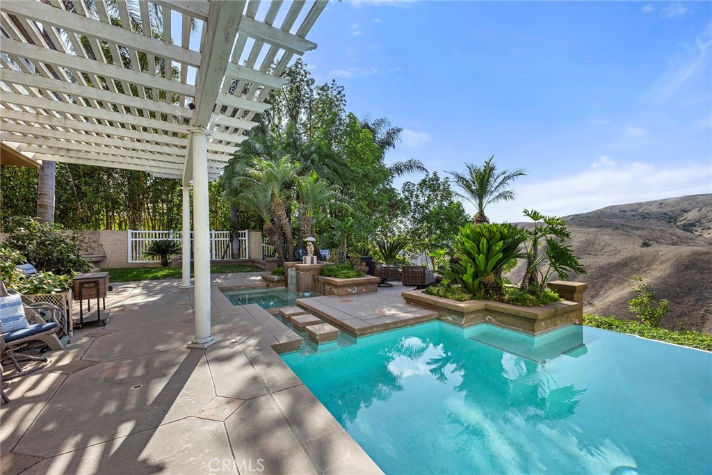 4890 Green Crest