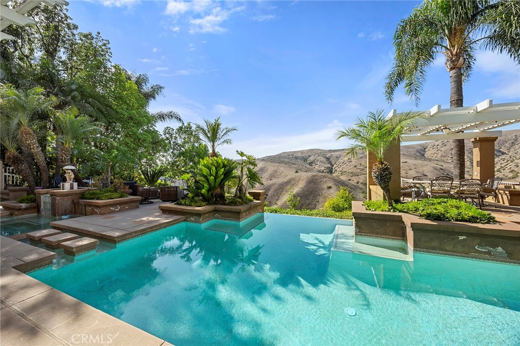 4890 Green Crest
