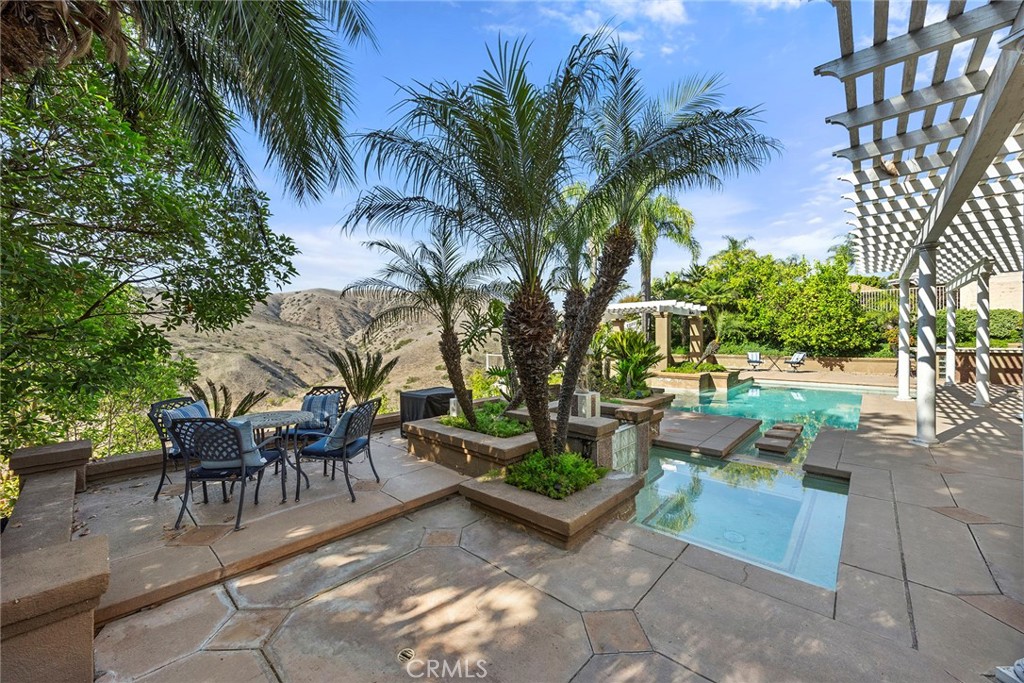 4890 Green Crest
