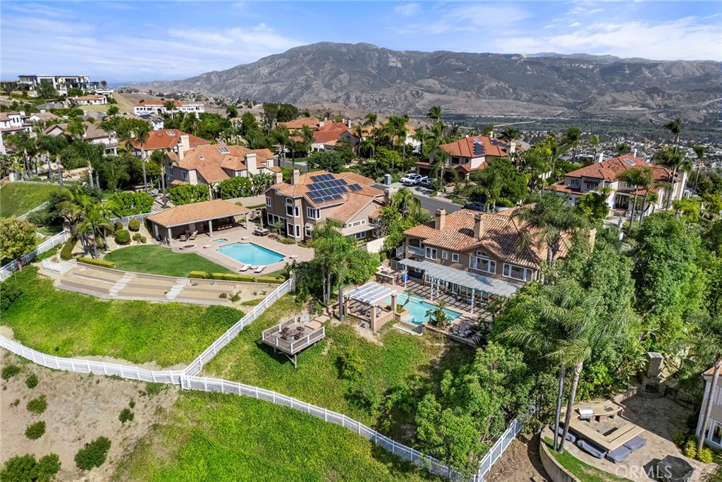 4890 Green Crest