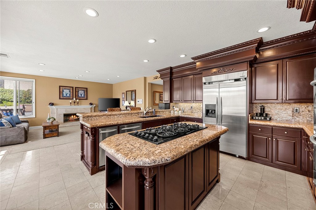 4890 Green Crest