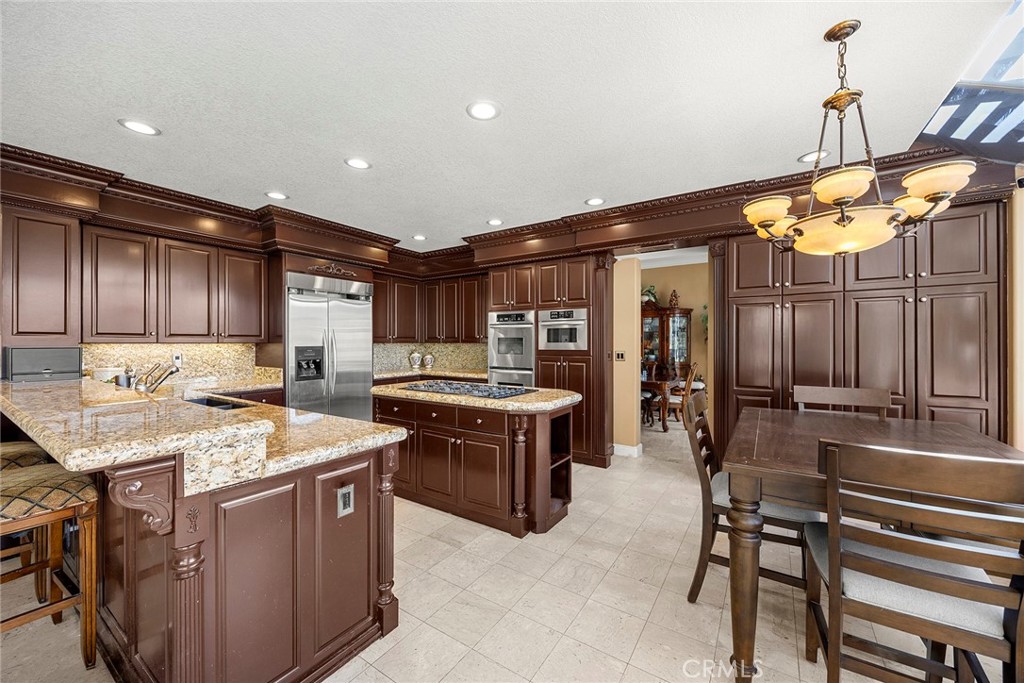 4890 Green Crest