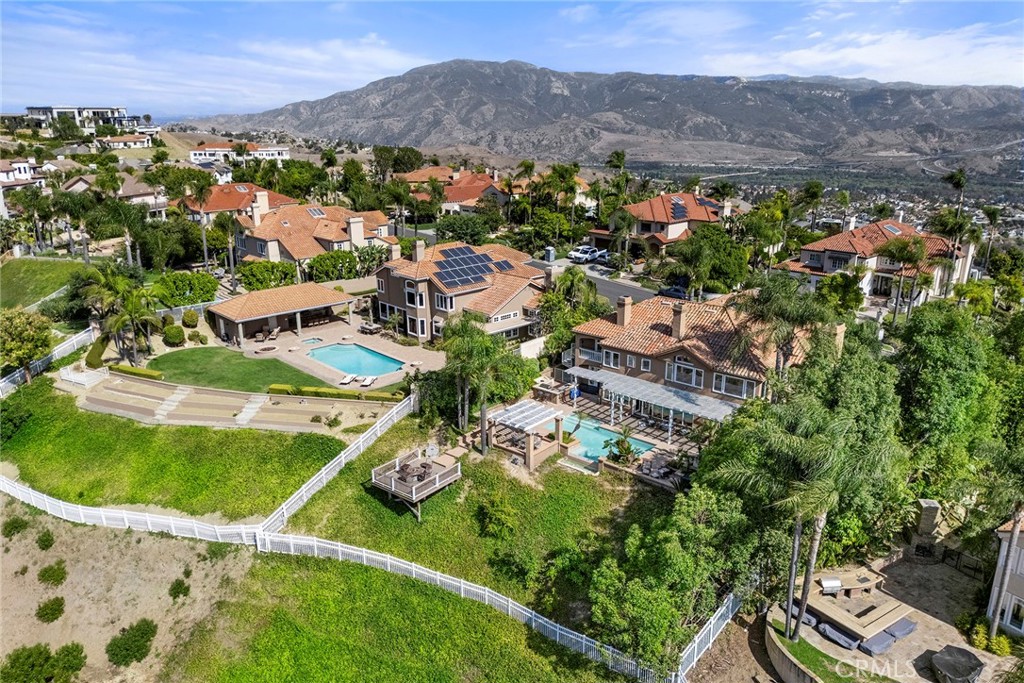 4890 Green Crest
