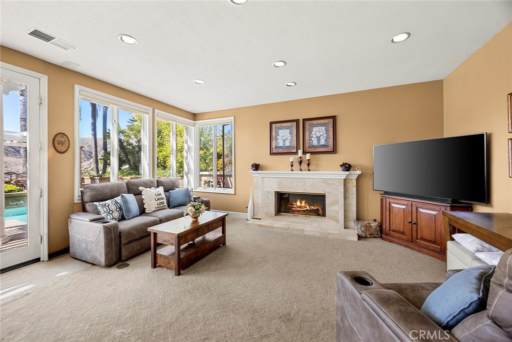 4890 Green Crest