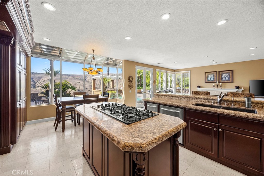 4890 Green Crest