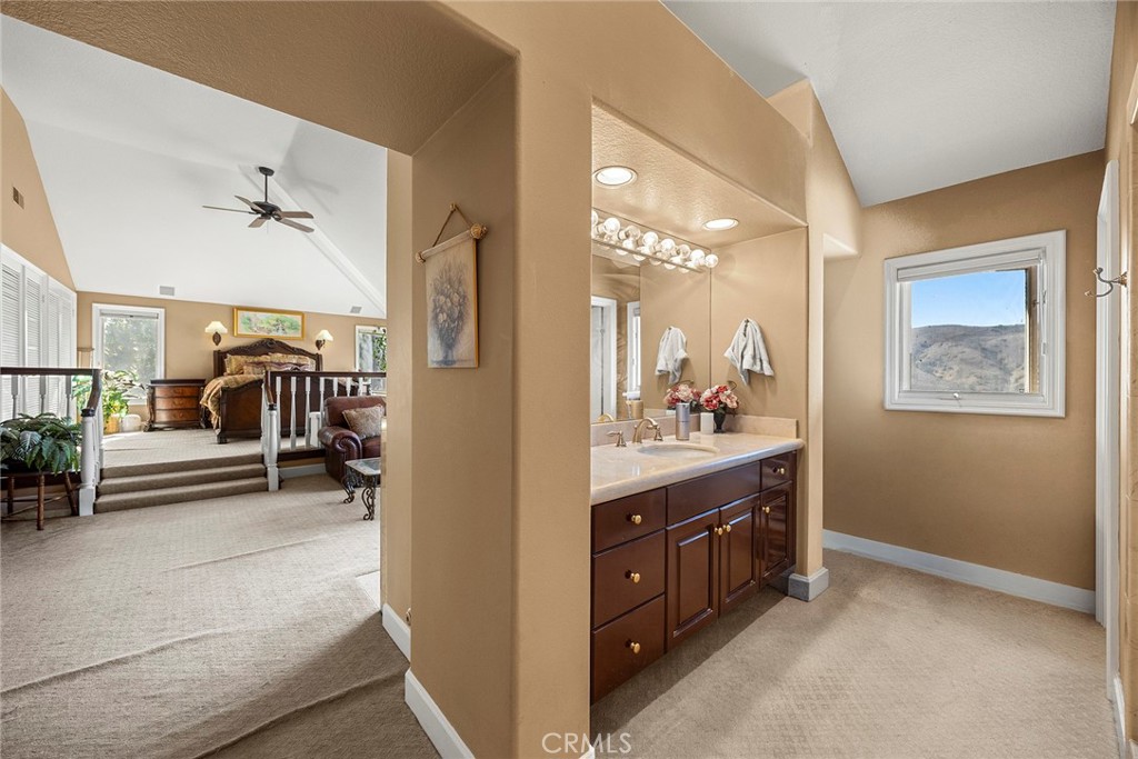 4890 Green Crest