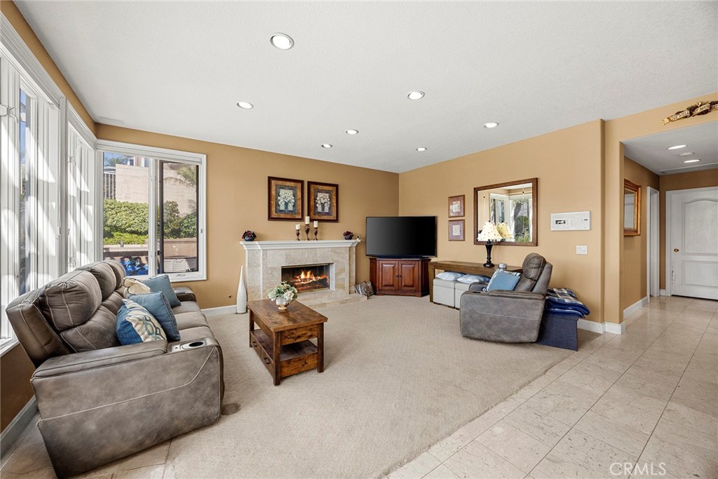 4890 Green Crest
