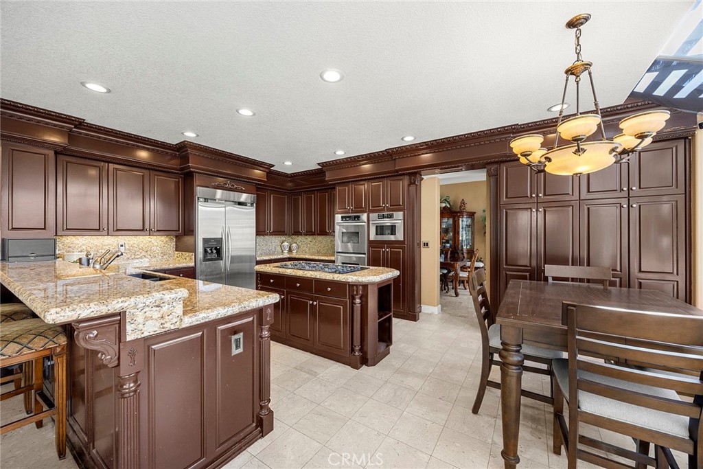 4890 Green Crest