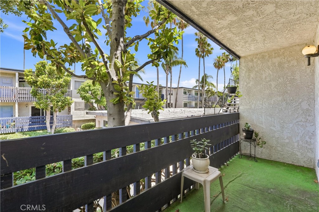 25930 Narbonne 137