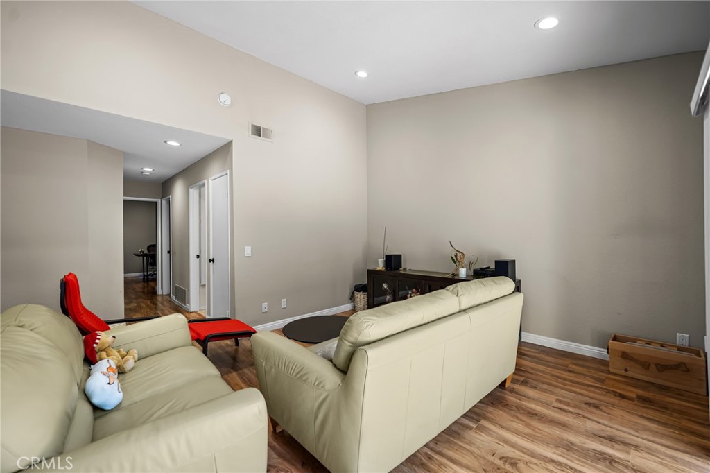 1315 Albariza Drive 5