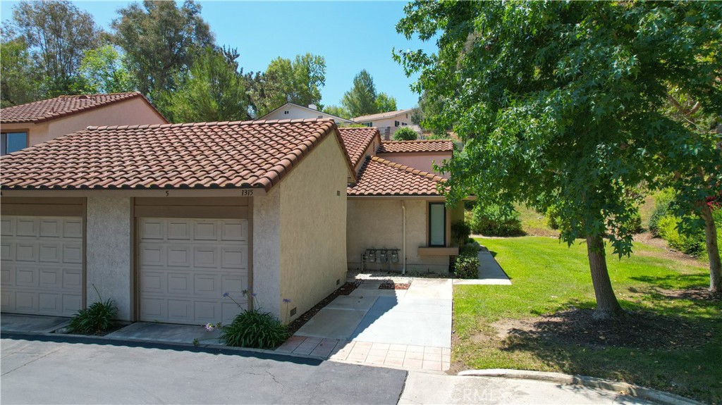 1315 Albariza Drive 5