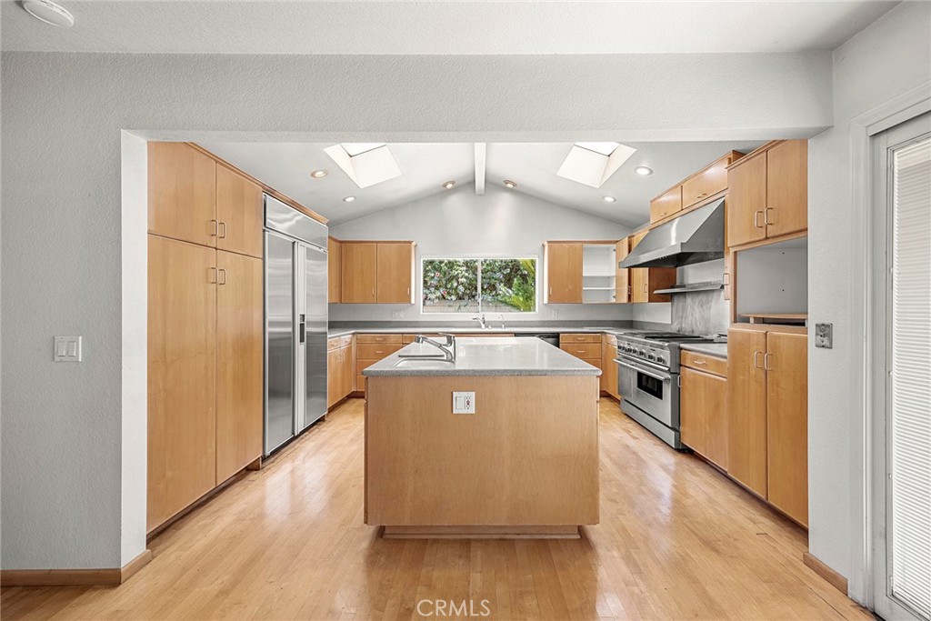 5812 Crestview