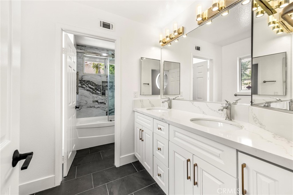 4825 Stonehaven