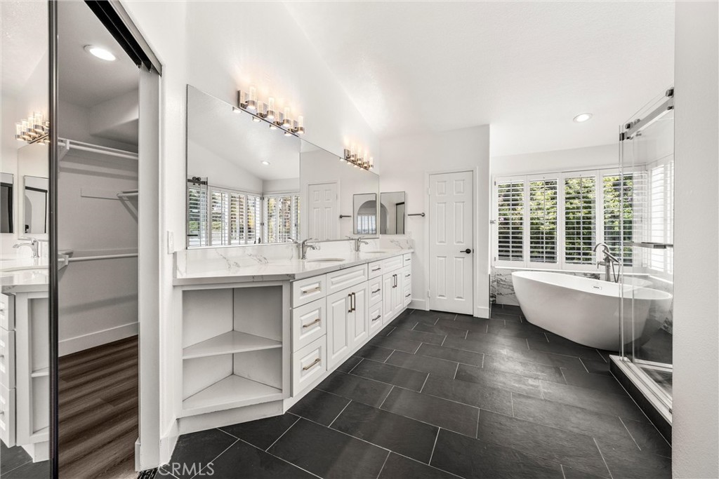 4825 Stonehaven