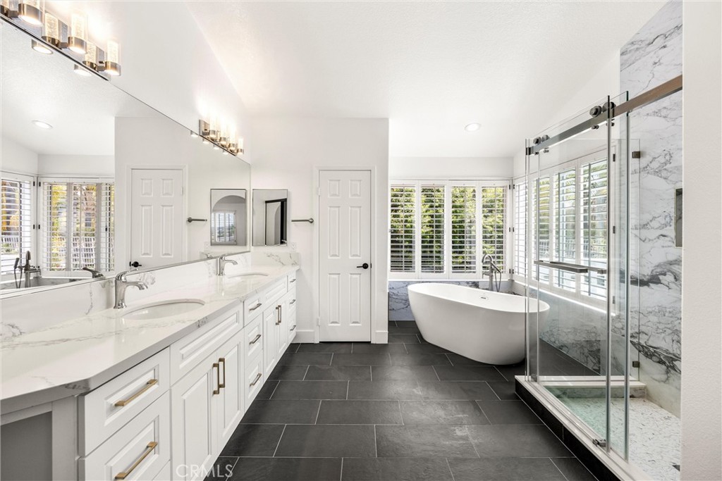 4825 Stonehaven