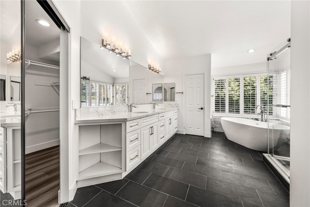 4825 Stonehaven