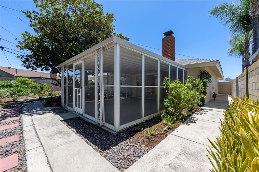 2115 E South Redwood Dr