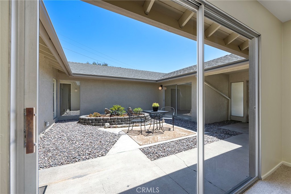2115 E South Redwood Dr