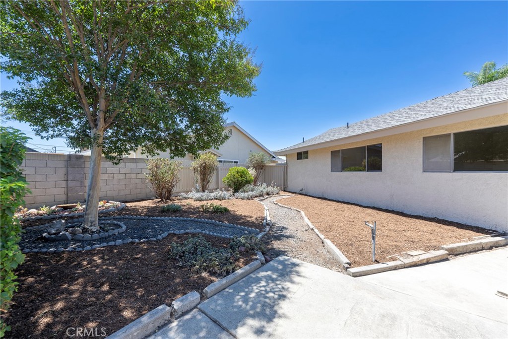 2115 E South Redwood Dr