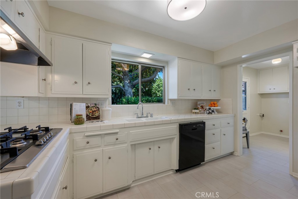 2115 E South Redwood Dr