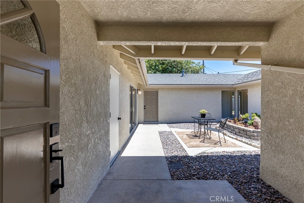 2115 E South Redwood Dr
