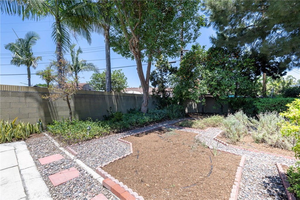 2115 E South Redwood Dr