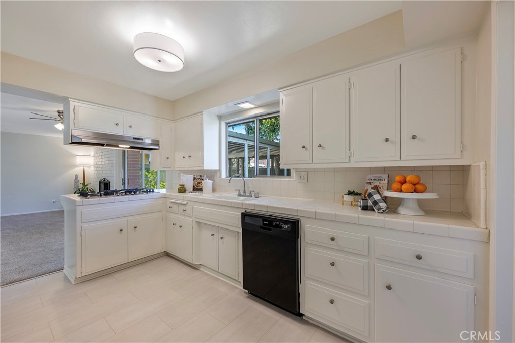 2115 E South Redwood Dr