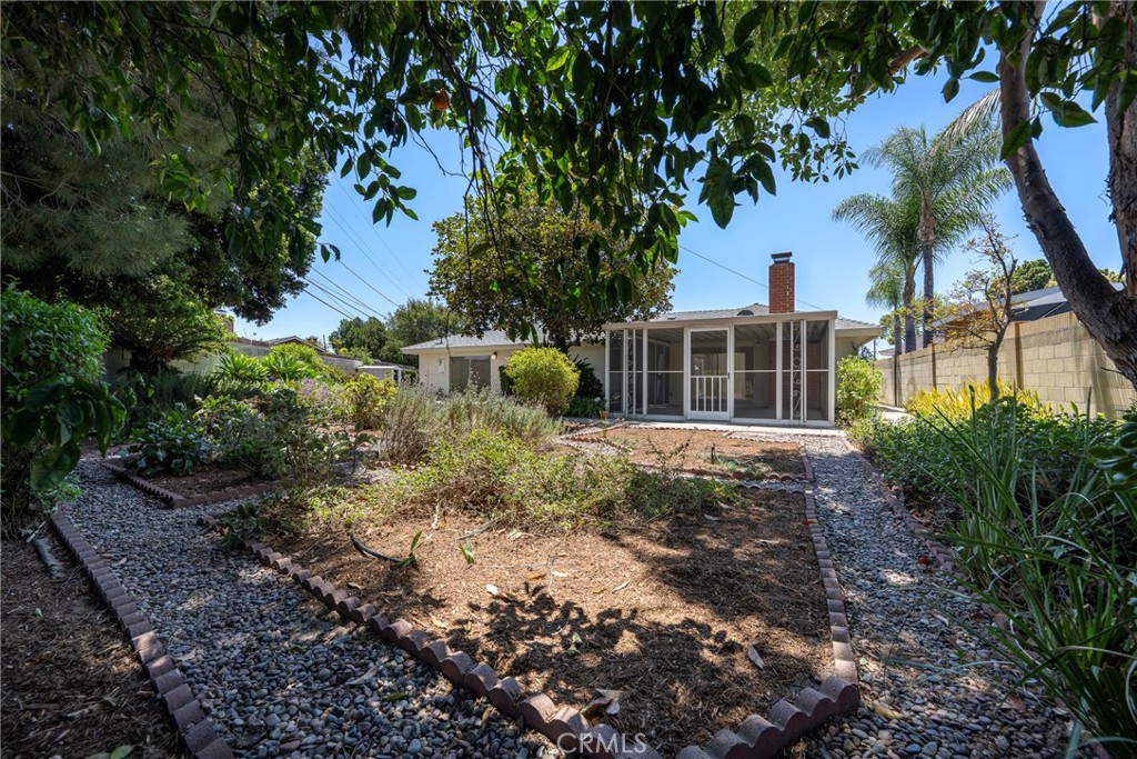 2115 E South Redwood Dr