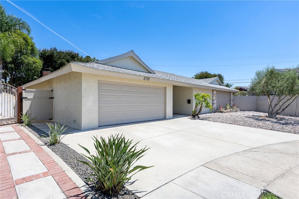 2115 E South Redwood Dr