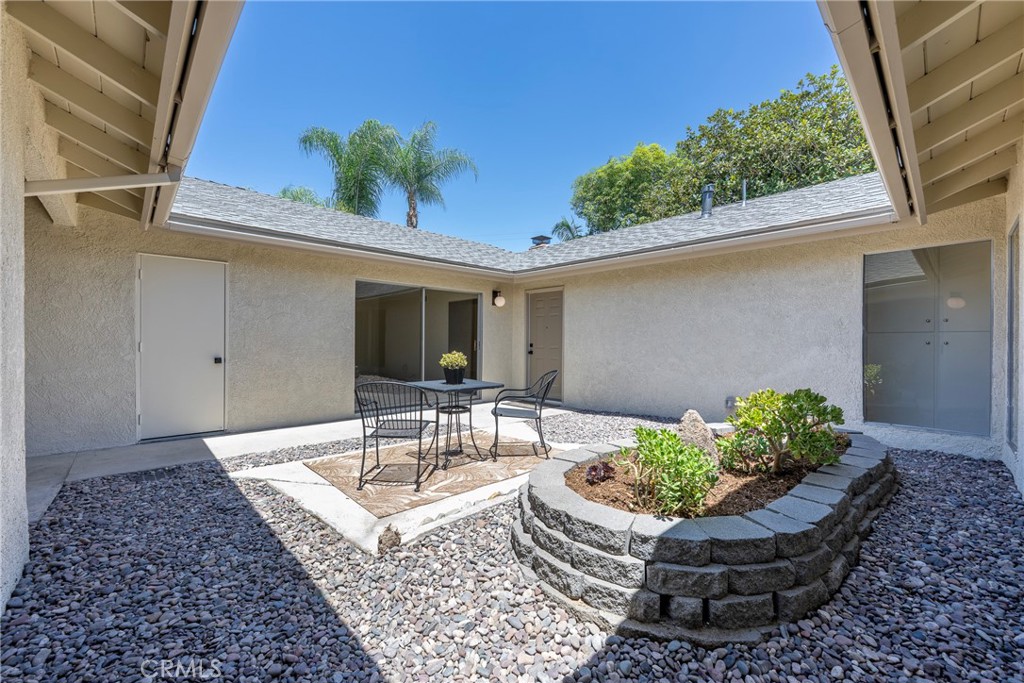 2115 E South Redwood Dr