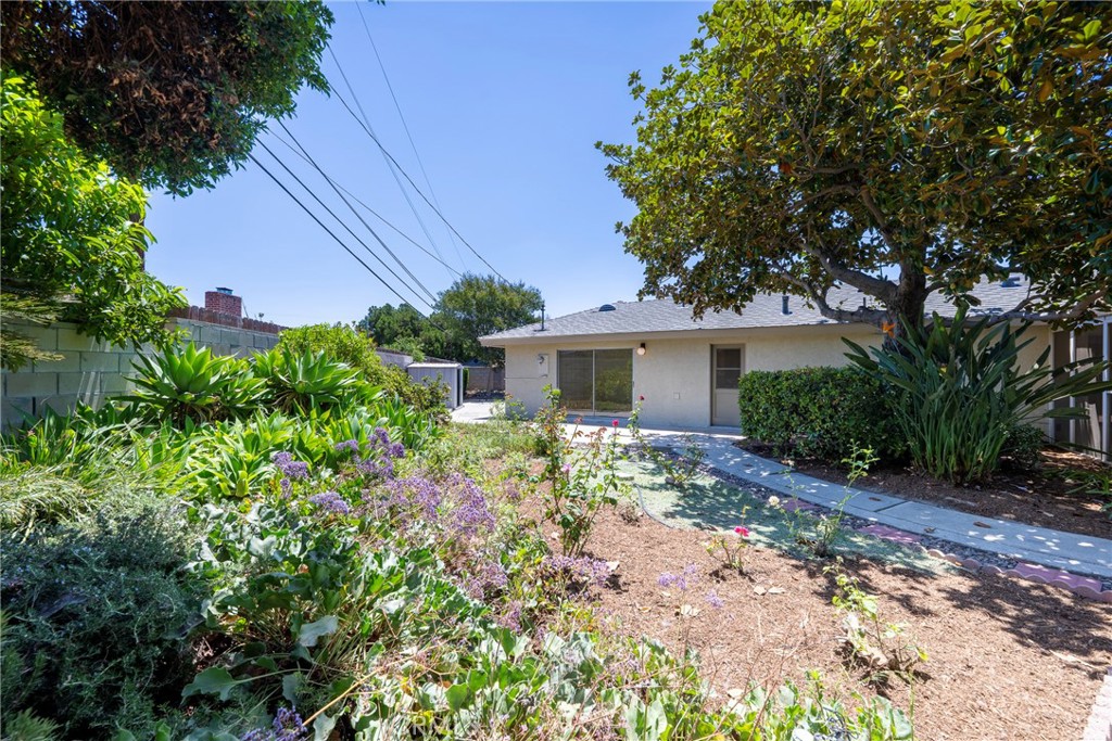 2115 E South Redwood Dr
