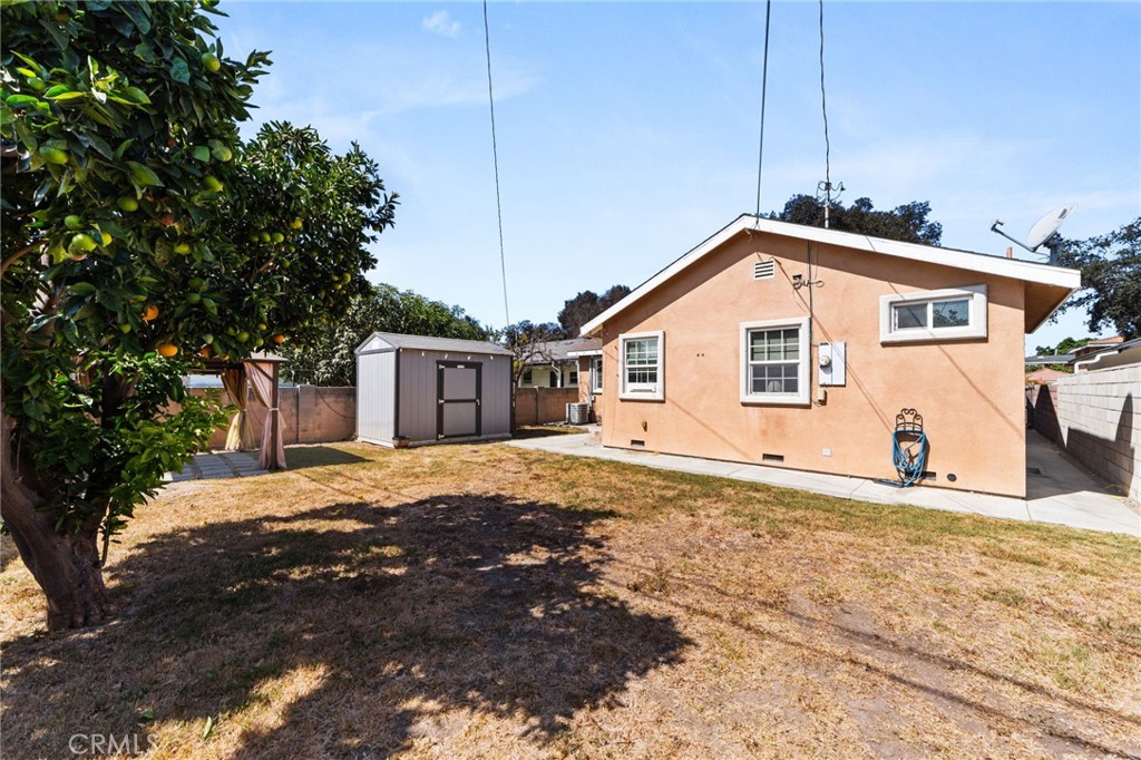 2211 Oak Street