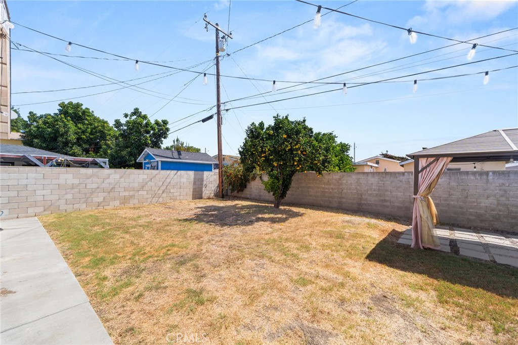 2211 Oak Street