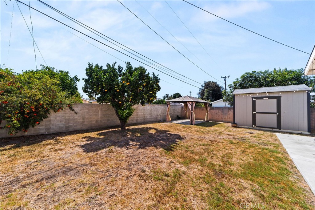 2211 Oak Street