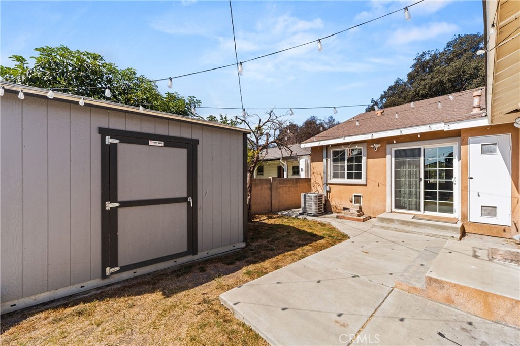 2211 Oak Street