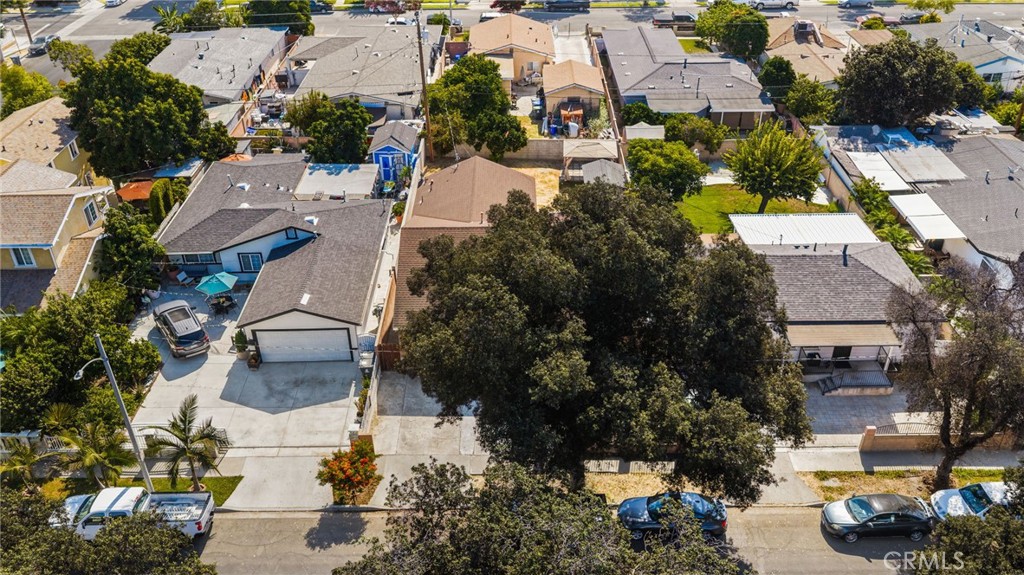 2211 Oak Street
